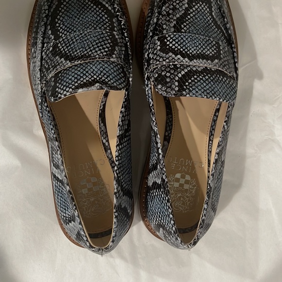 Vince Camuto shades of blue leather loafers - Picture 4 of 4